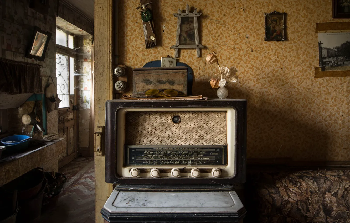 Photo wallpaper room, radio, naturalism
