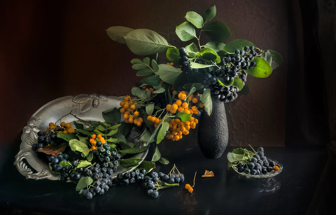 Photo wallpaper berries, plate, vase, plate, berries, vase, sea buckthorn, chokeberry