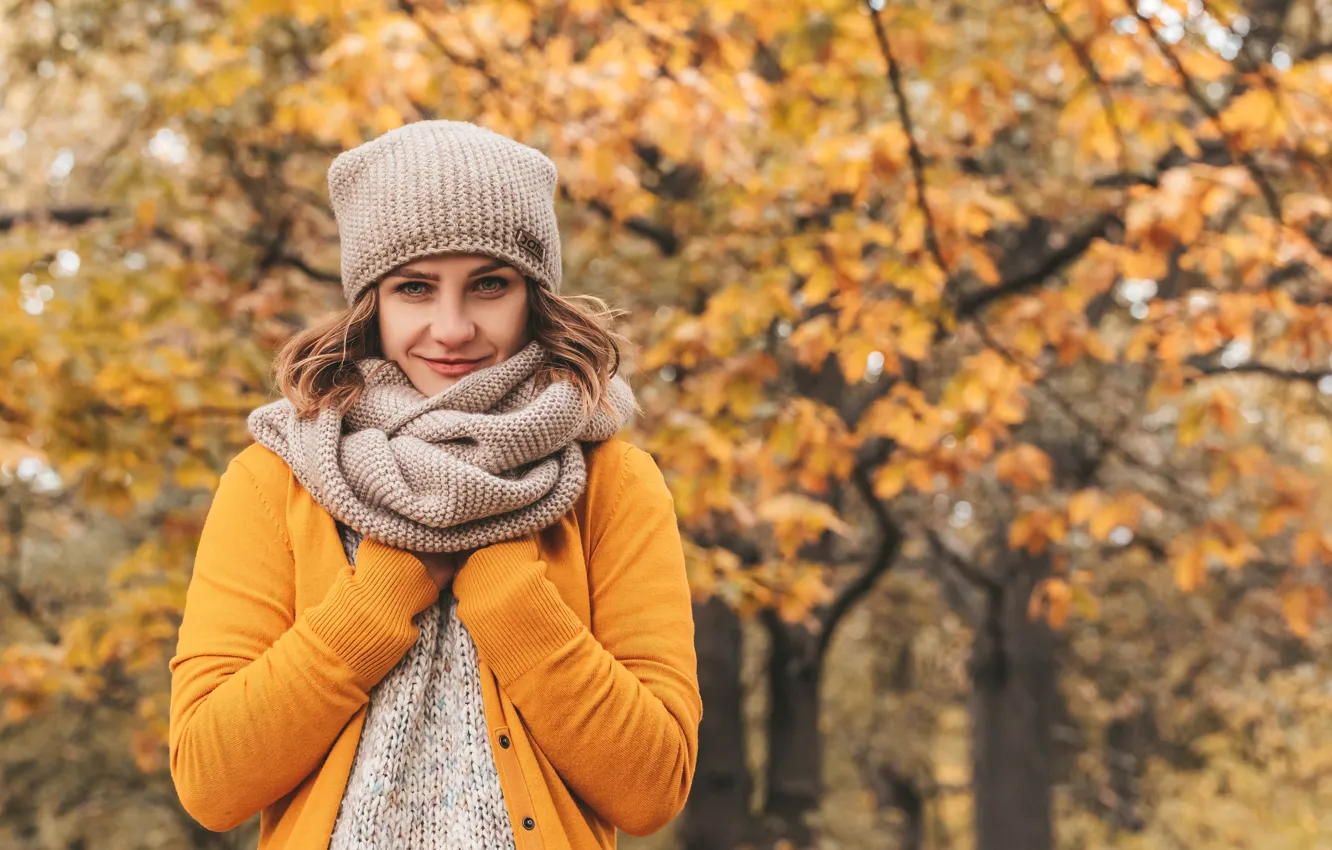 Photo wallpaper autumn, look, girl, pose, smile, Park, background, hat