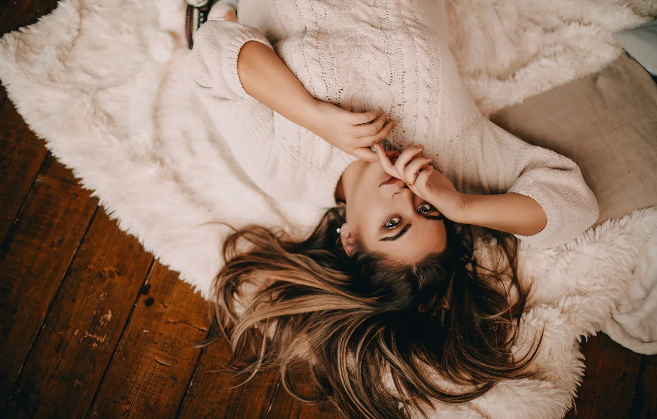 Photo wallpaper look, girl, face, pose, hair, hands, sweater, Valeria Taylor