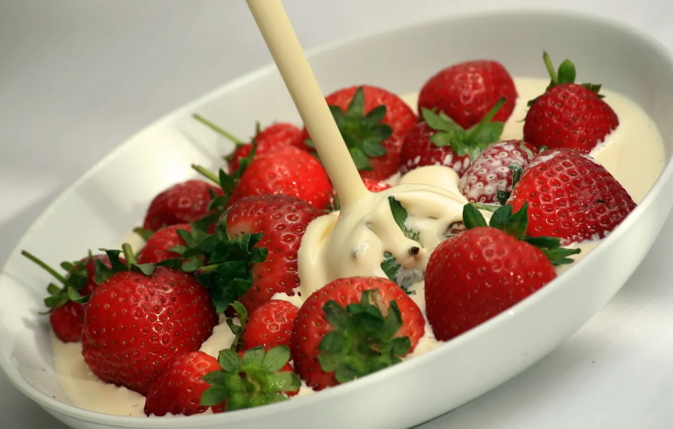 Photo wallpaper berry, cream, strawberry, berry, strawberry, milk