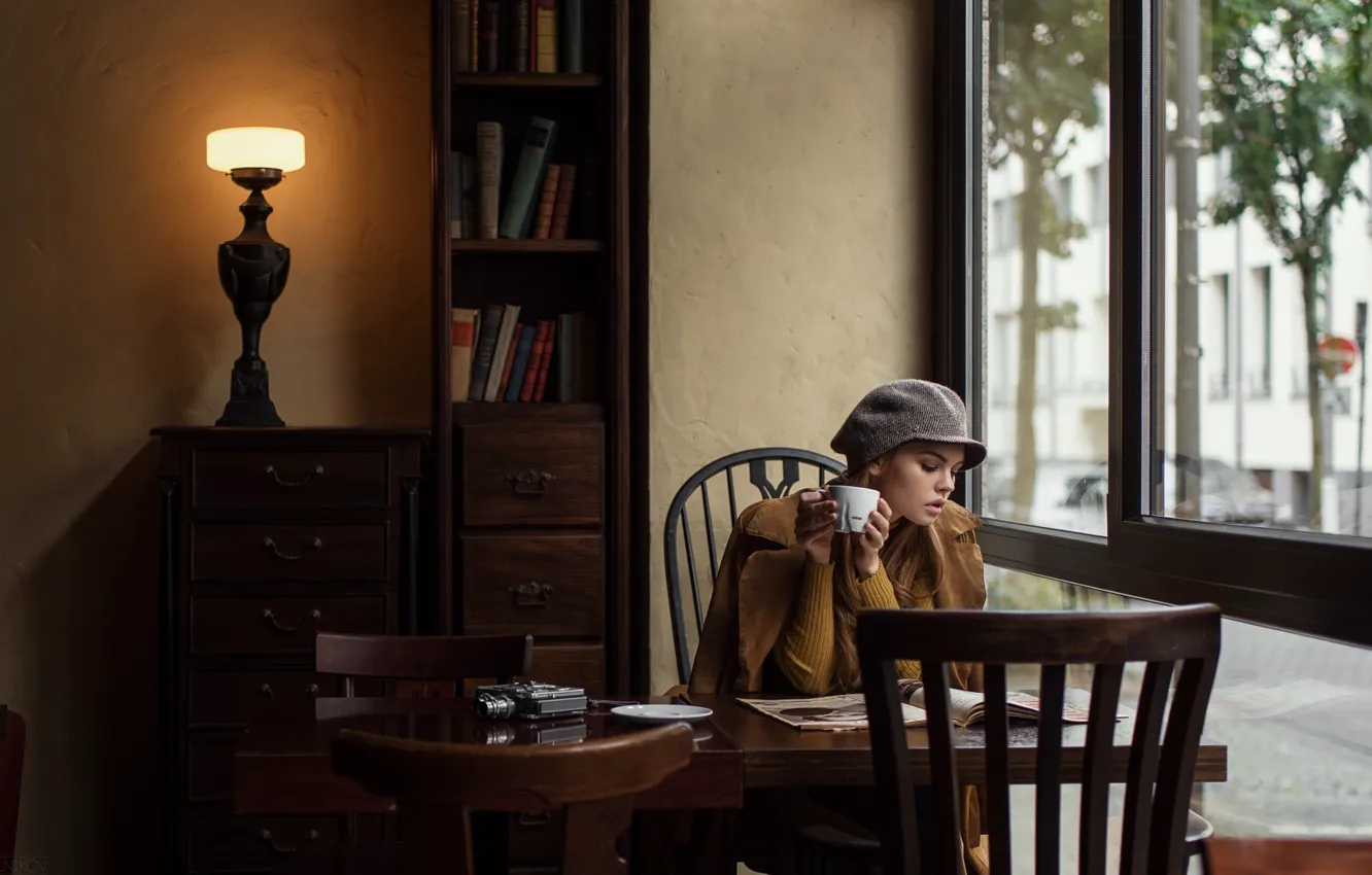 Photo wallpaper city, table, sweetheart, street, model, clothing, hat, chairs