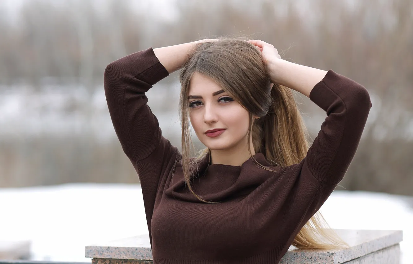 Photo wallpaper winter, look, pose, background, model, portrait, hands, makeup