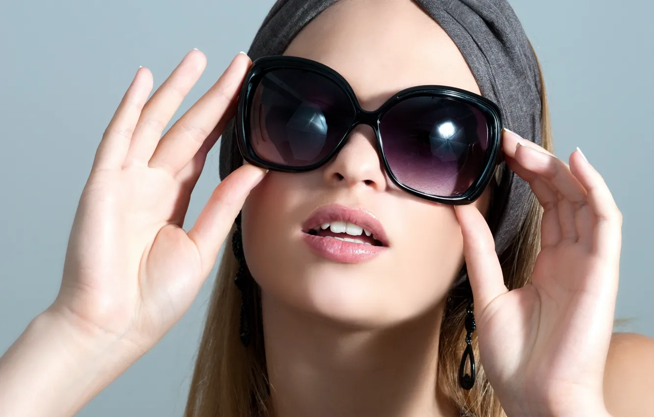 Photo wallpaper girl, face, hair, hands, lips, sunglasses