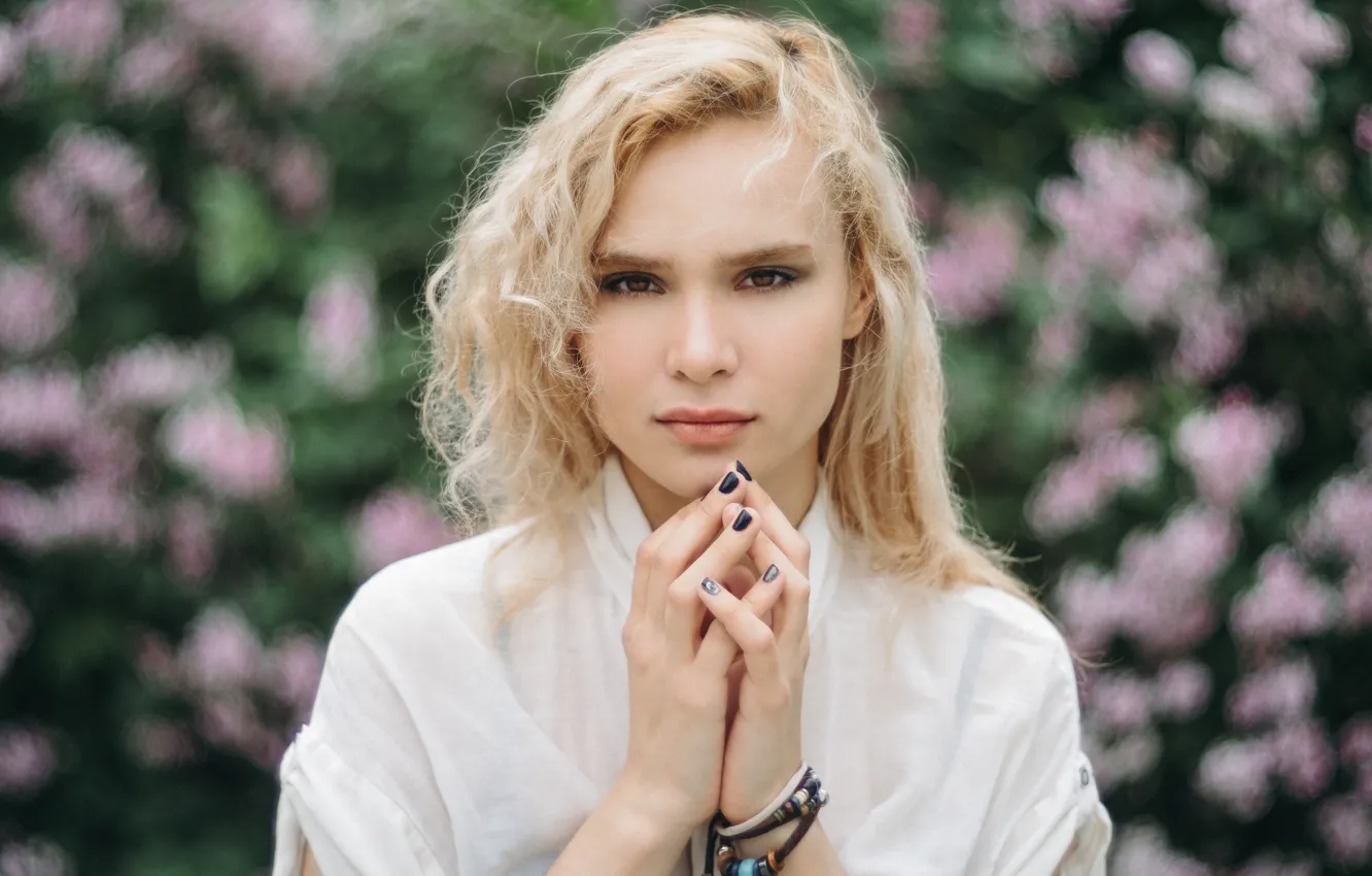 Photo wallpaper look, face, background, model, hair, hands, blonde, fingers