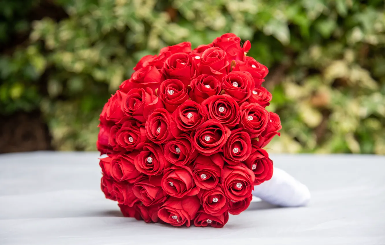 Photo wallpaper flowers, red, nature, roses, bouquet, rhinestones, bokeh