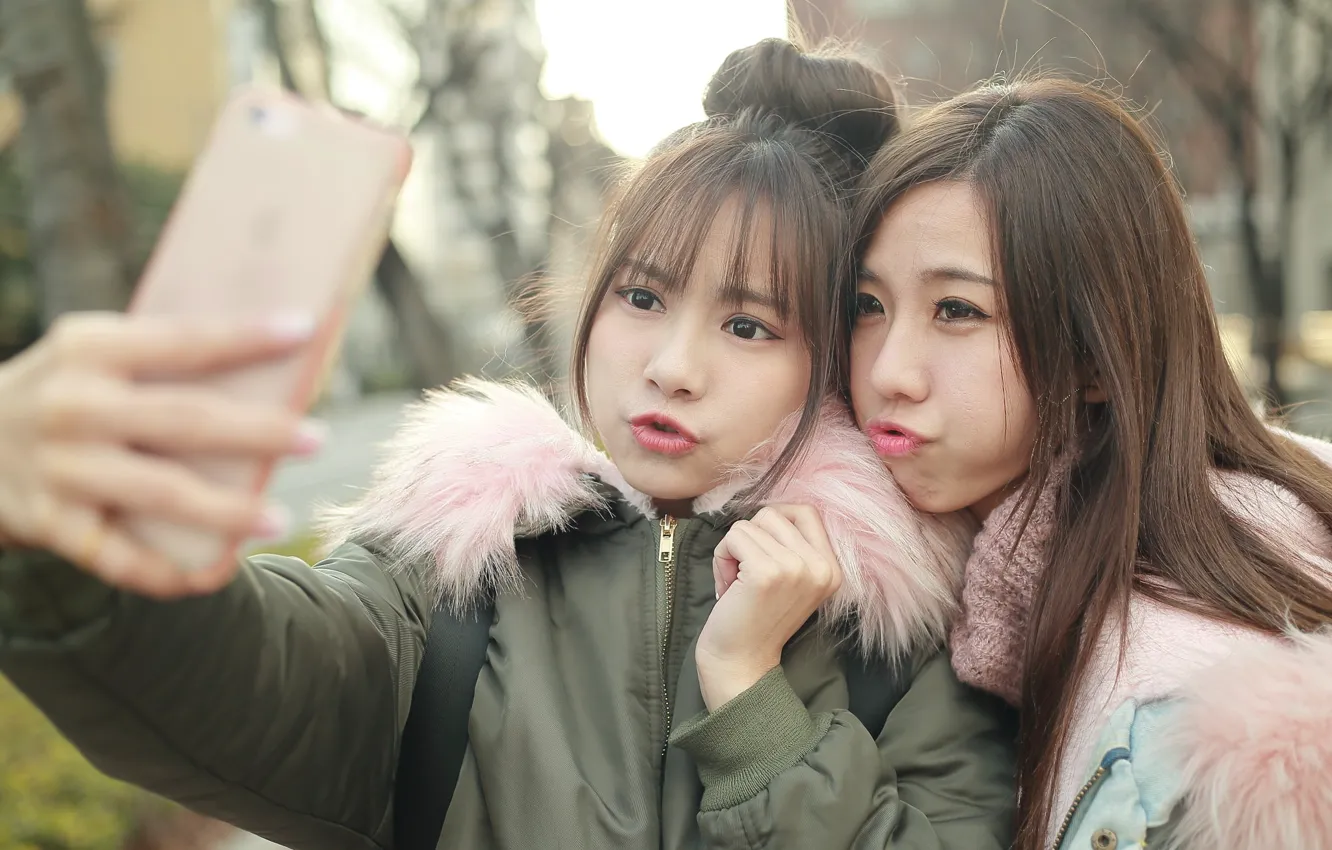 Photo wallpaper girl, face, lips, selfie