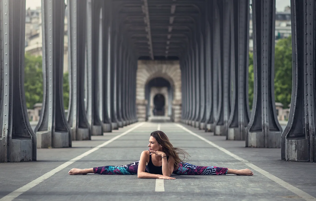 Photo wallpaper girl, bridge, twine, stretching, Elise Cruz
