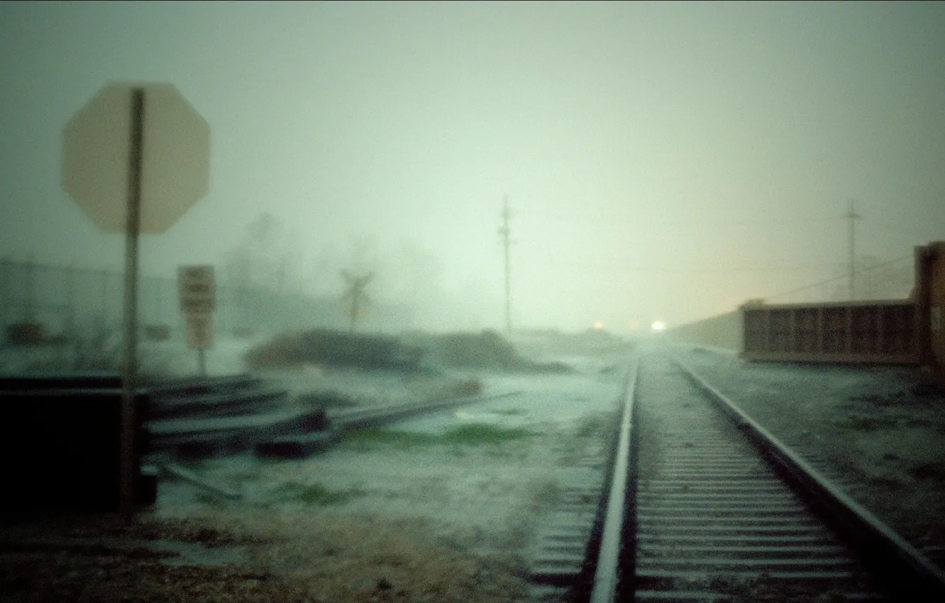 Photo wallpaper fog, sign, rails, well.d