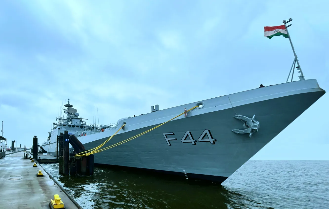 Photo wallpaper Hamburg, frigate, The Indian Navy, Visit, THE Tabar, F 44