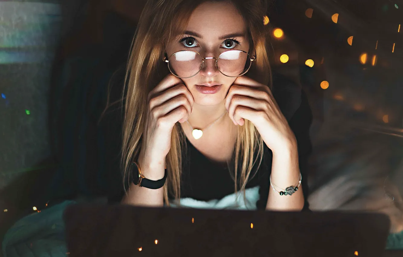 Photo wallpaper look, girl, face, hair, portrait, glasses, macbook, Kai Boet