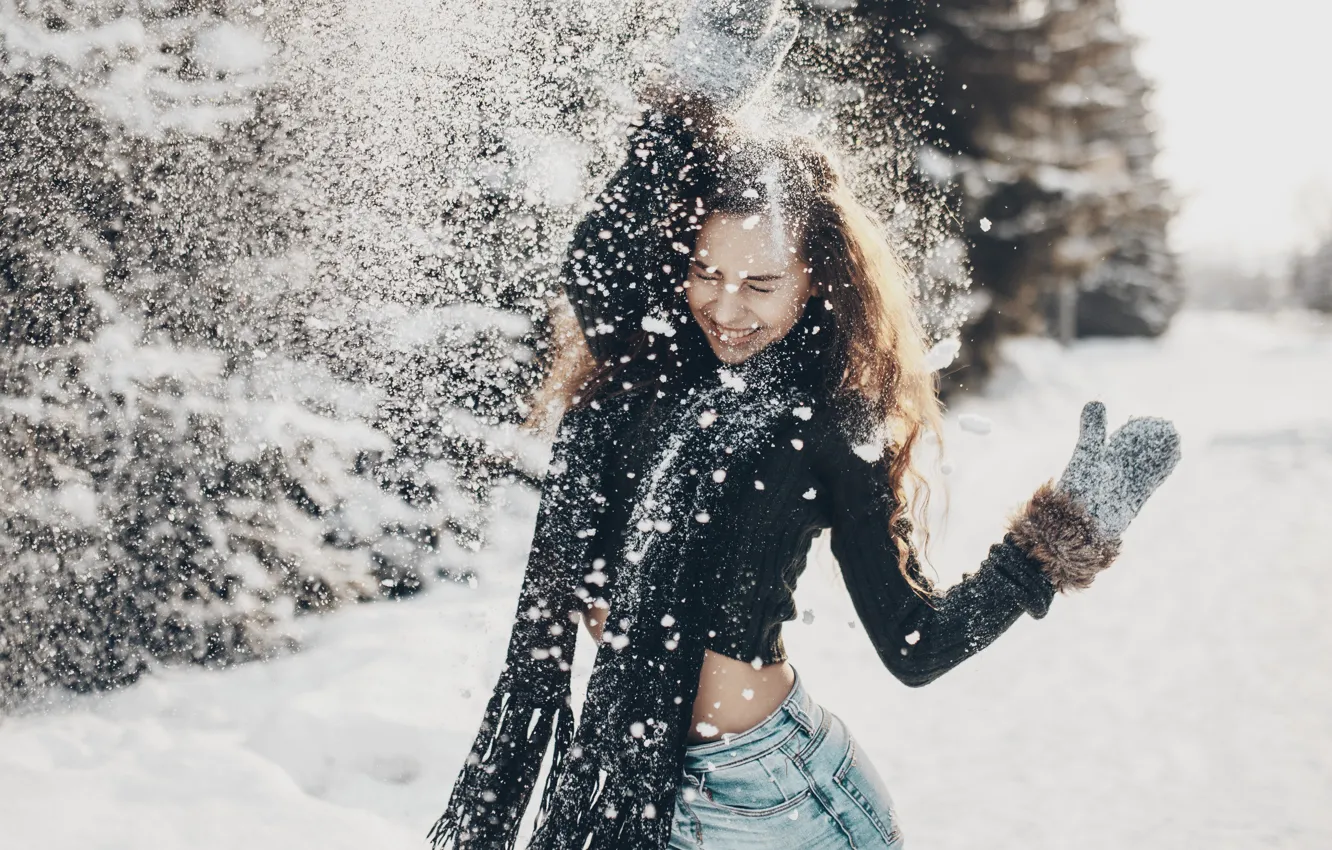 Photo wallpaper winter, smile, hair, Girl, jeans, hands, mittens, Olga Liferova