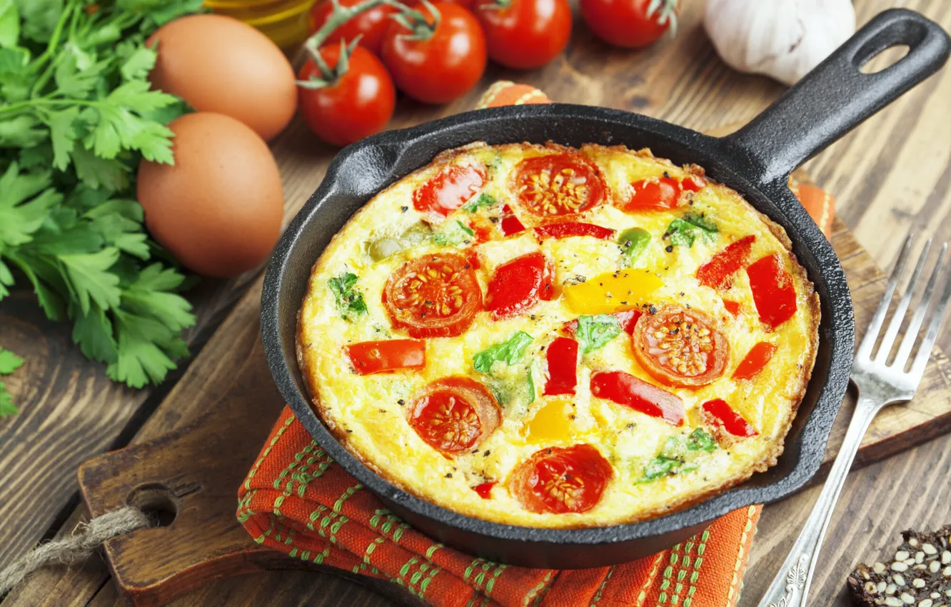 Photo wallpaper eggs, tomatoes, garlic, pan, omelette, Frittata