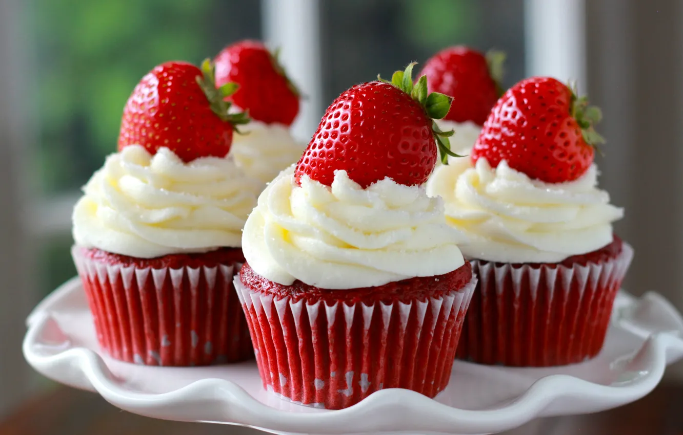Photo wallpaper strawberry, plate, cream, cakes, sweet, cupcakes