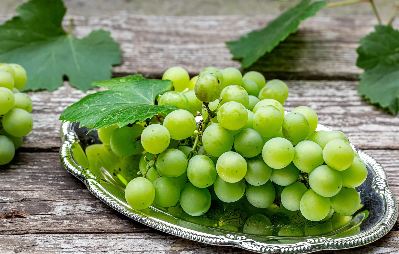 Photo wallpaper leaves, plate, grapes, bunch