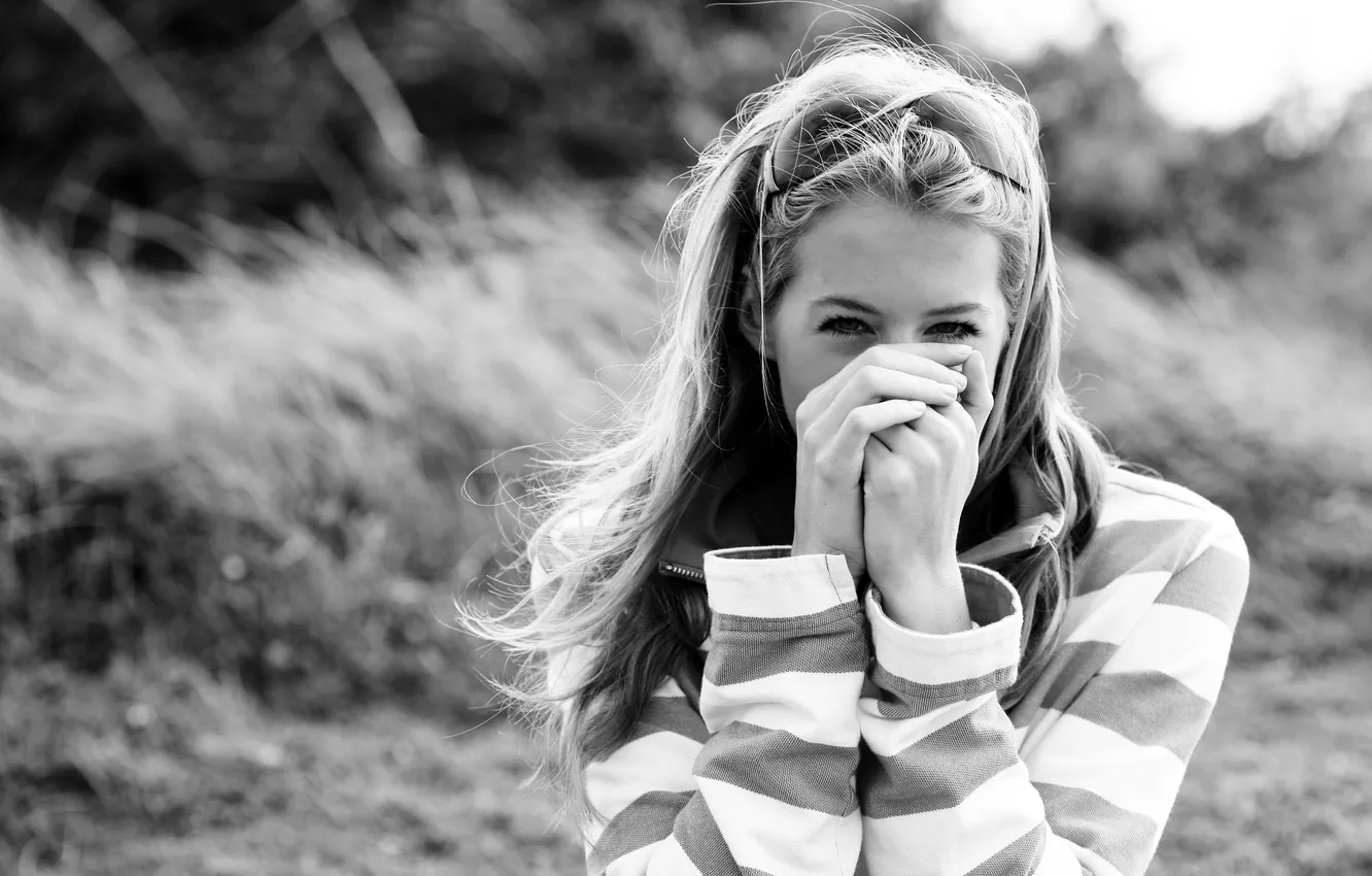 Photo wallpaper sadness, grass, eyes, girl, love, joy, smile, loneliness