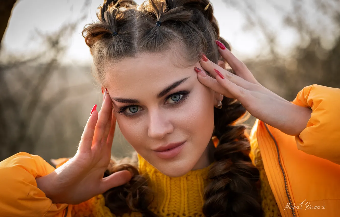 Photo wallpaper look, girl, face, hands, manicure, Wiktoria