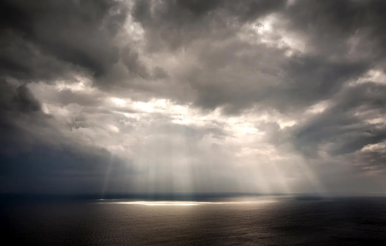 Photo wallpaper sea, clouds, rays
