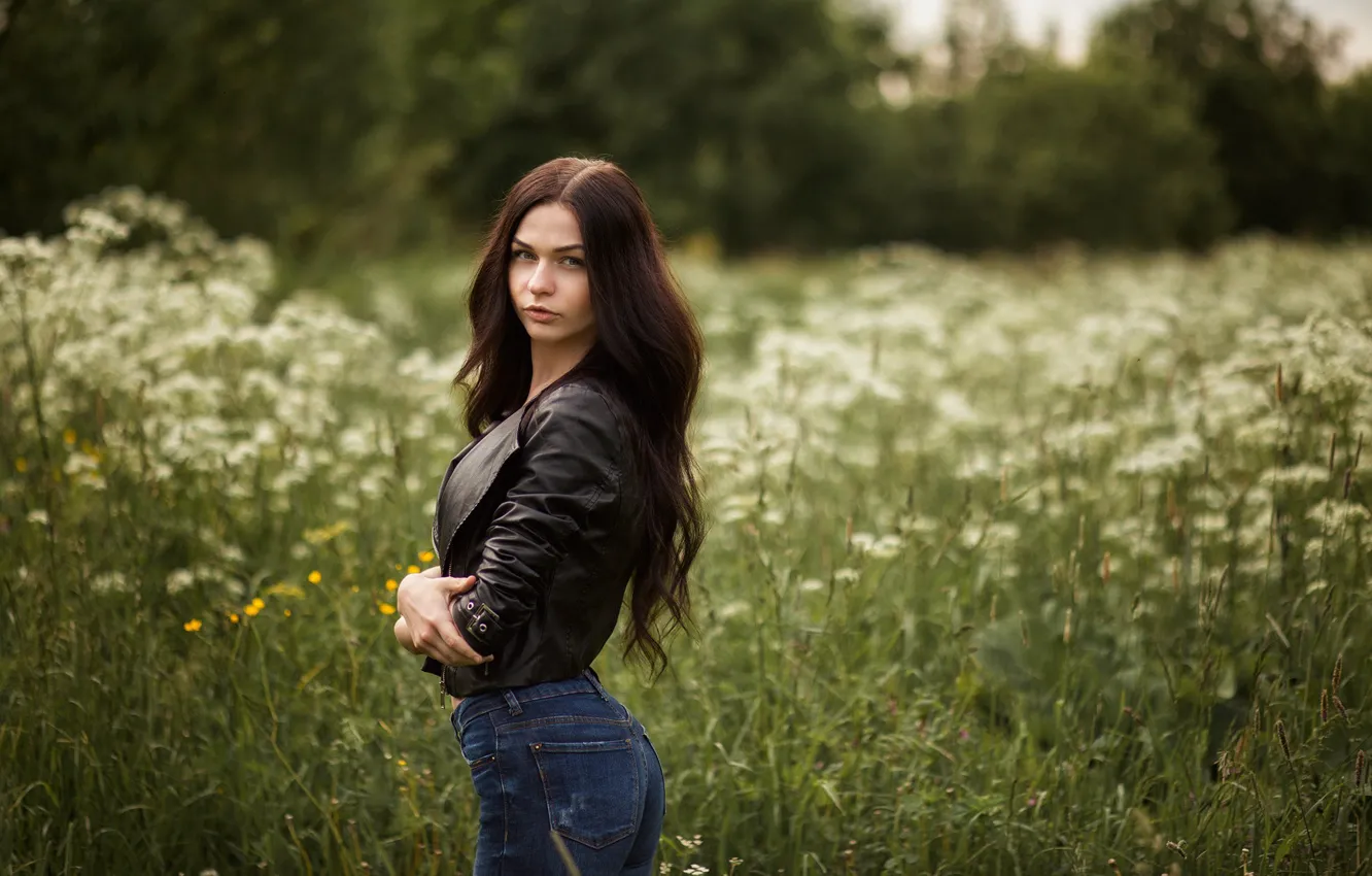 Photo wallpaper grass, look, girl, photo, model, hair, jeans, brunette