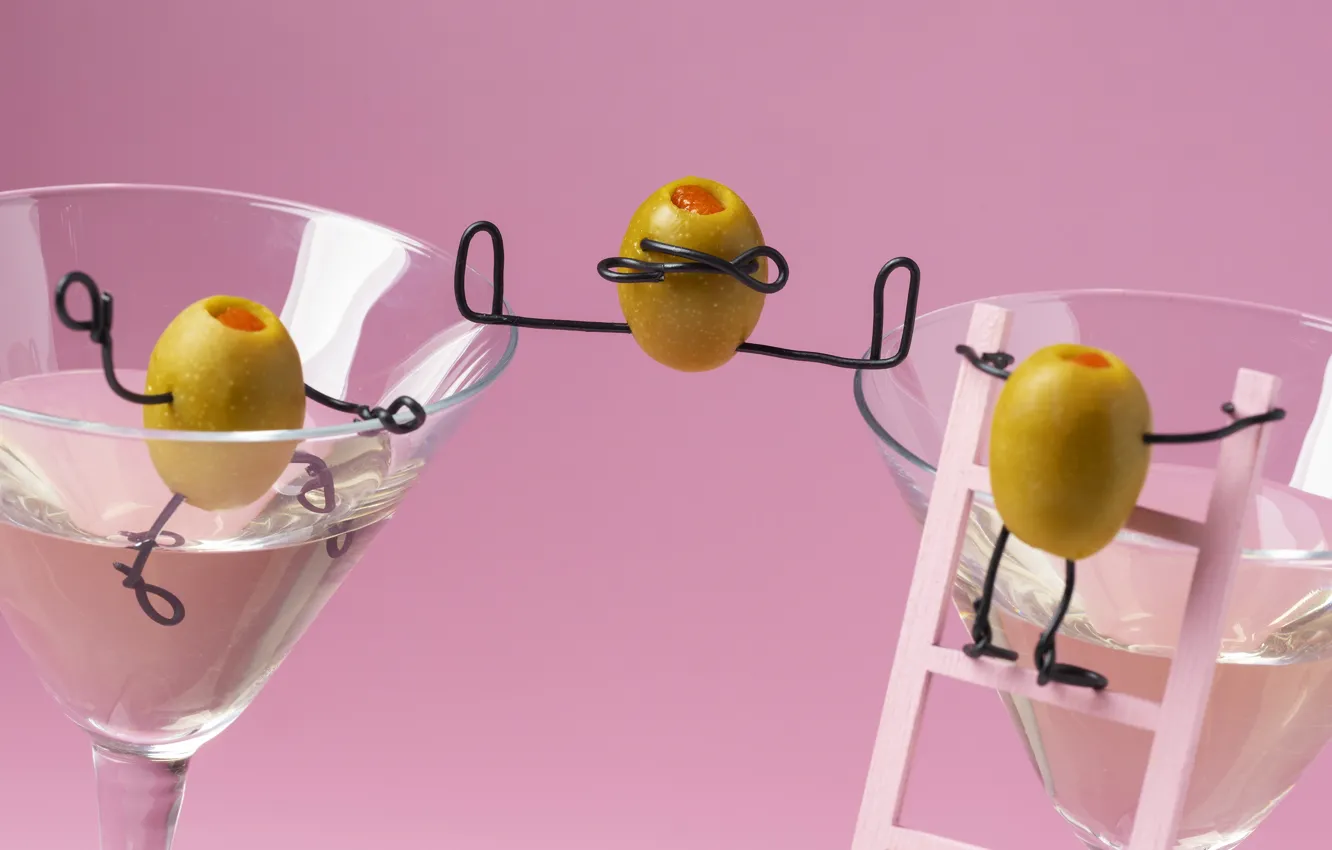 Photo wallpaper glass, wire, men, alcohol, cocktail, pink background, olives, composition