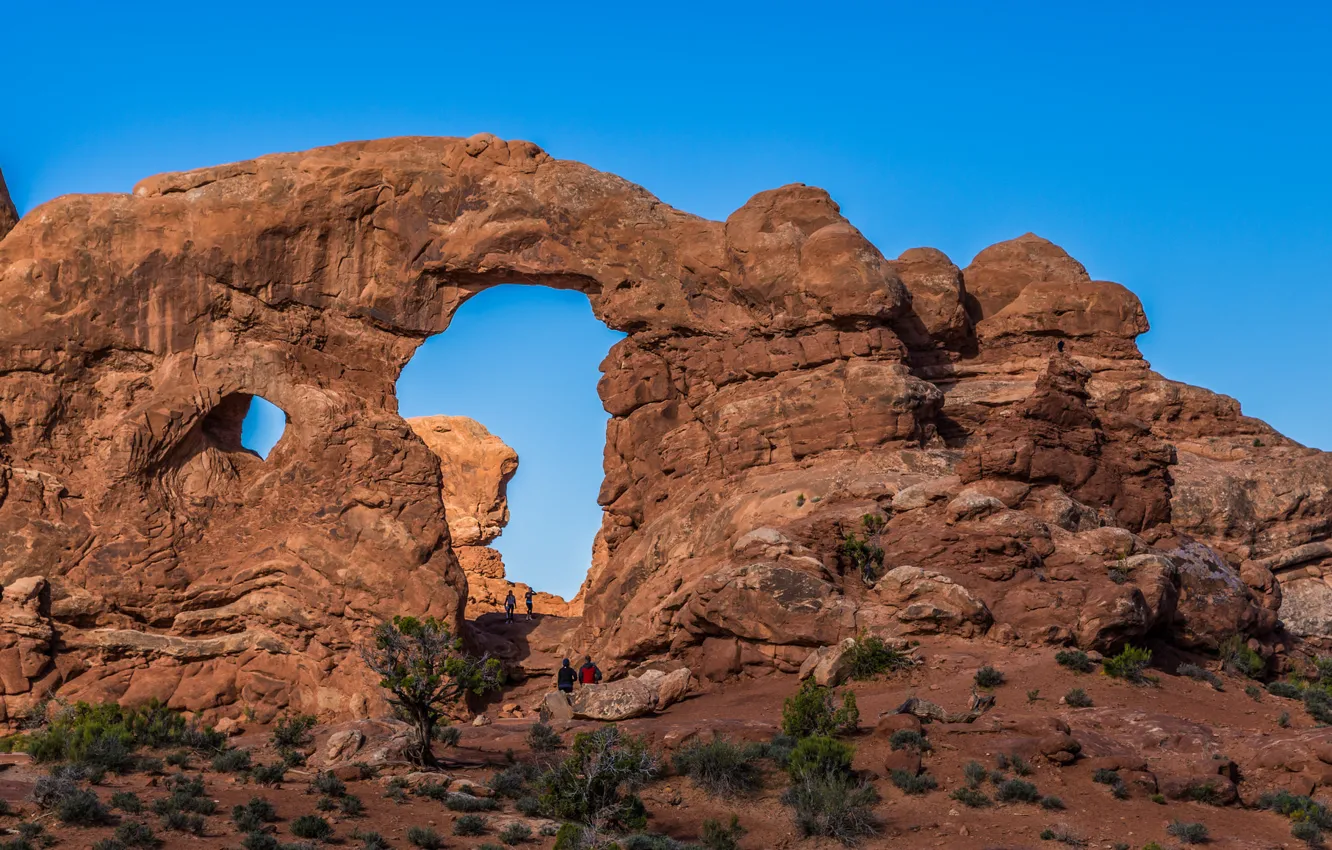 Photo wallpaper the sky, mountains, stones, rocks, people, arch, Utah, USA