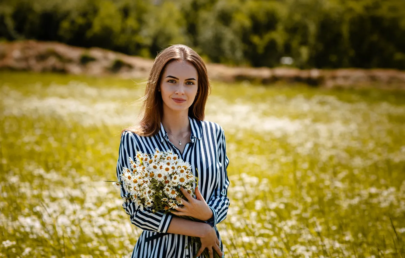 Photo wallpaper look, girl, smile, chamomile, Alexey Gilev