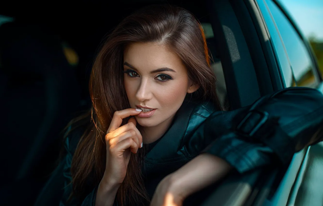 Photo wallpaper machine, auto, look, face, hands, finger, Damian Feather, Natalia Szałagan