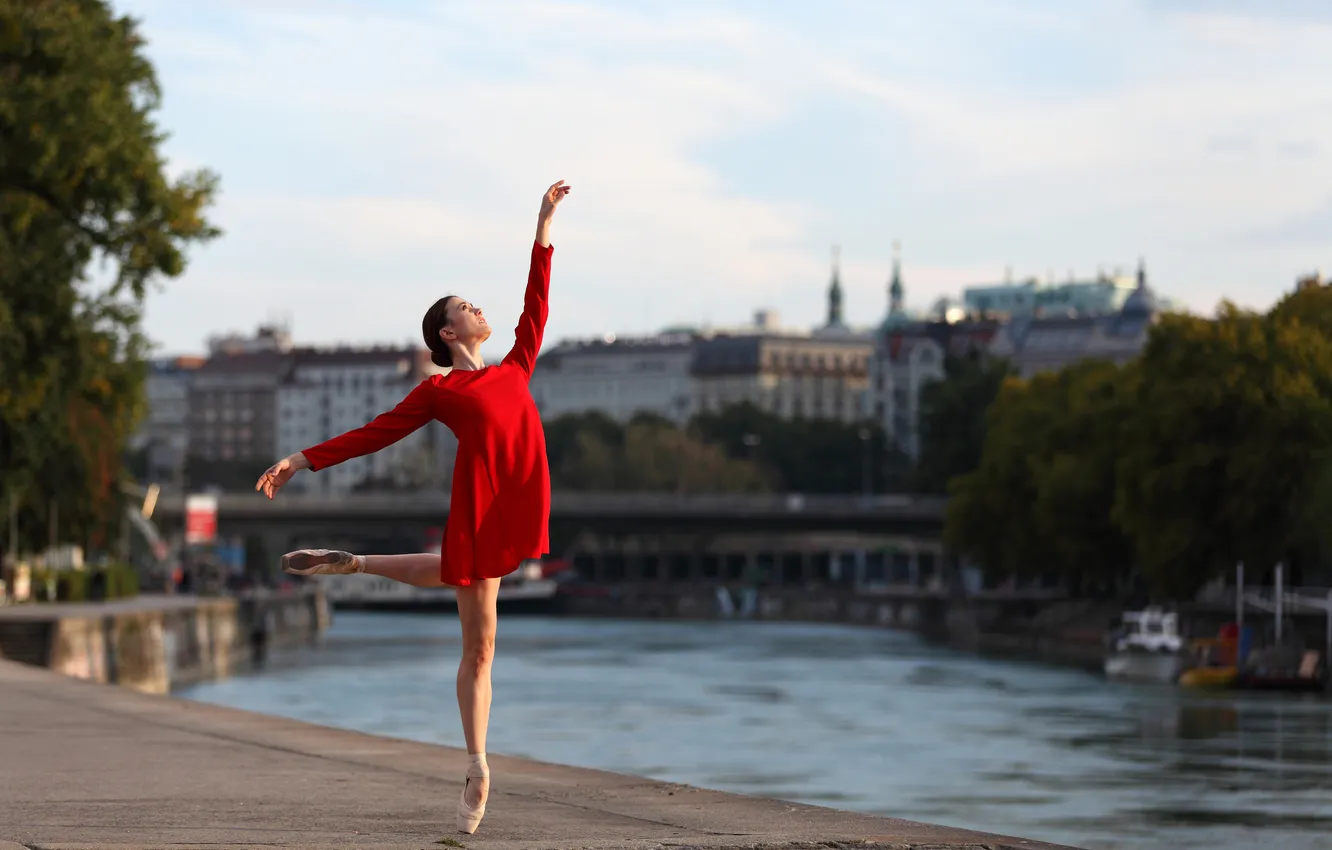 Photo wallpaper girl, the city, dance