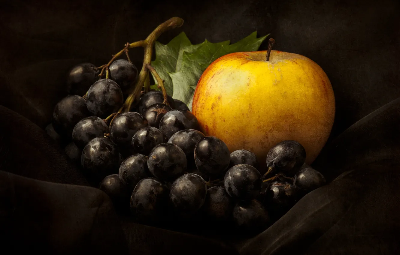 Photo wallpaper Apple, grapes, still life