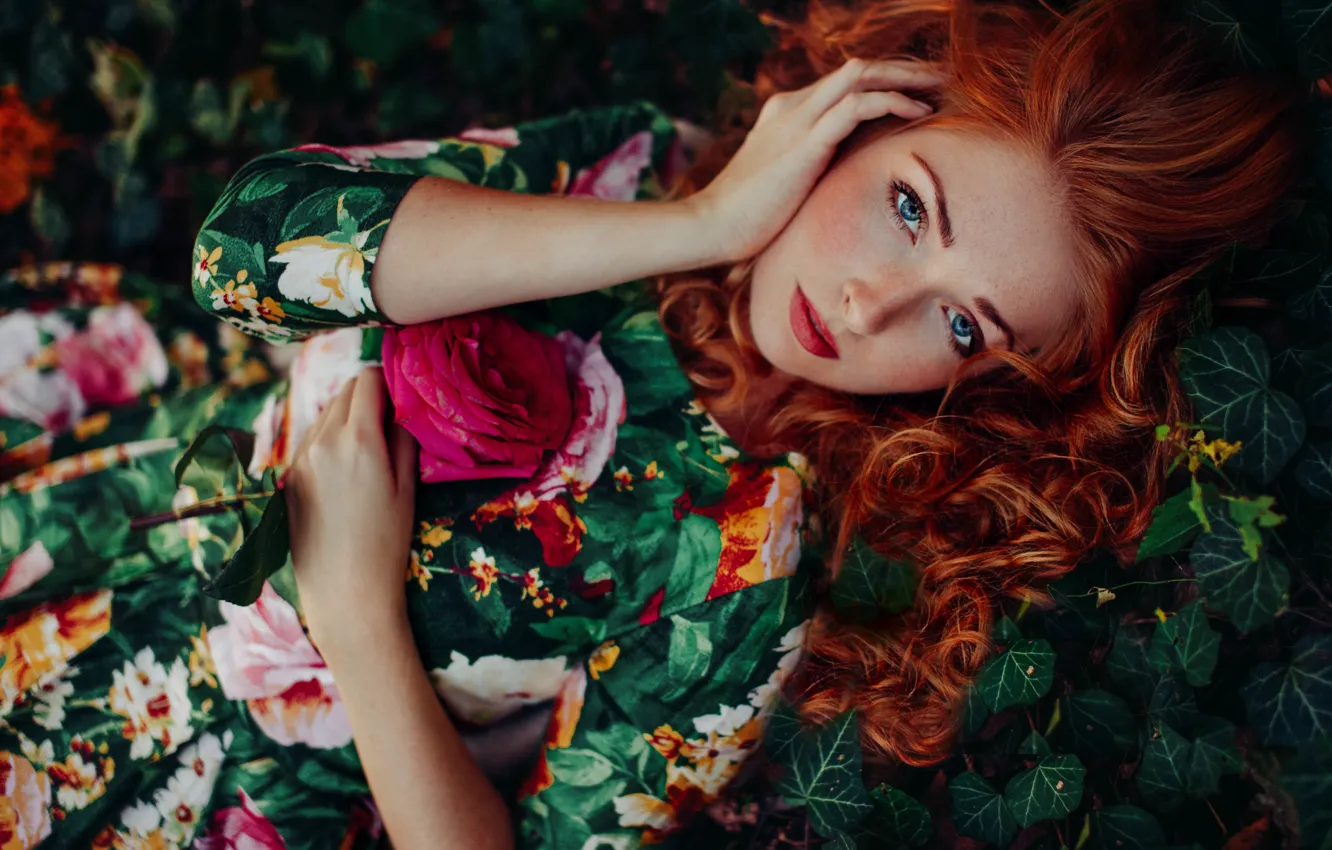 Photo wallpaper girl, flowers, lies, red