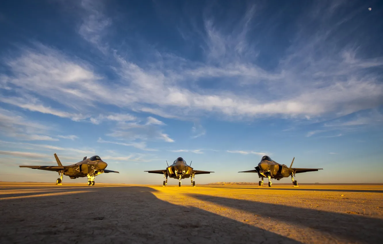 Photo wallpaper fighters, three, the airfield, Lightning II, F-35, "Lightning" II