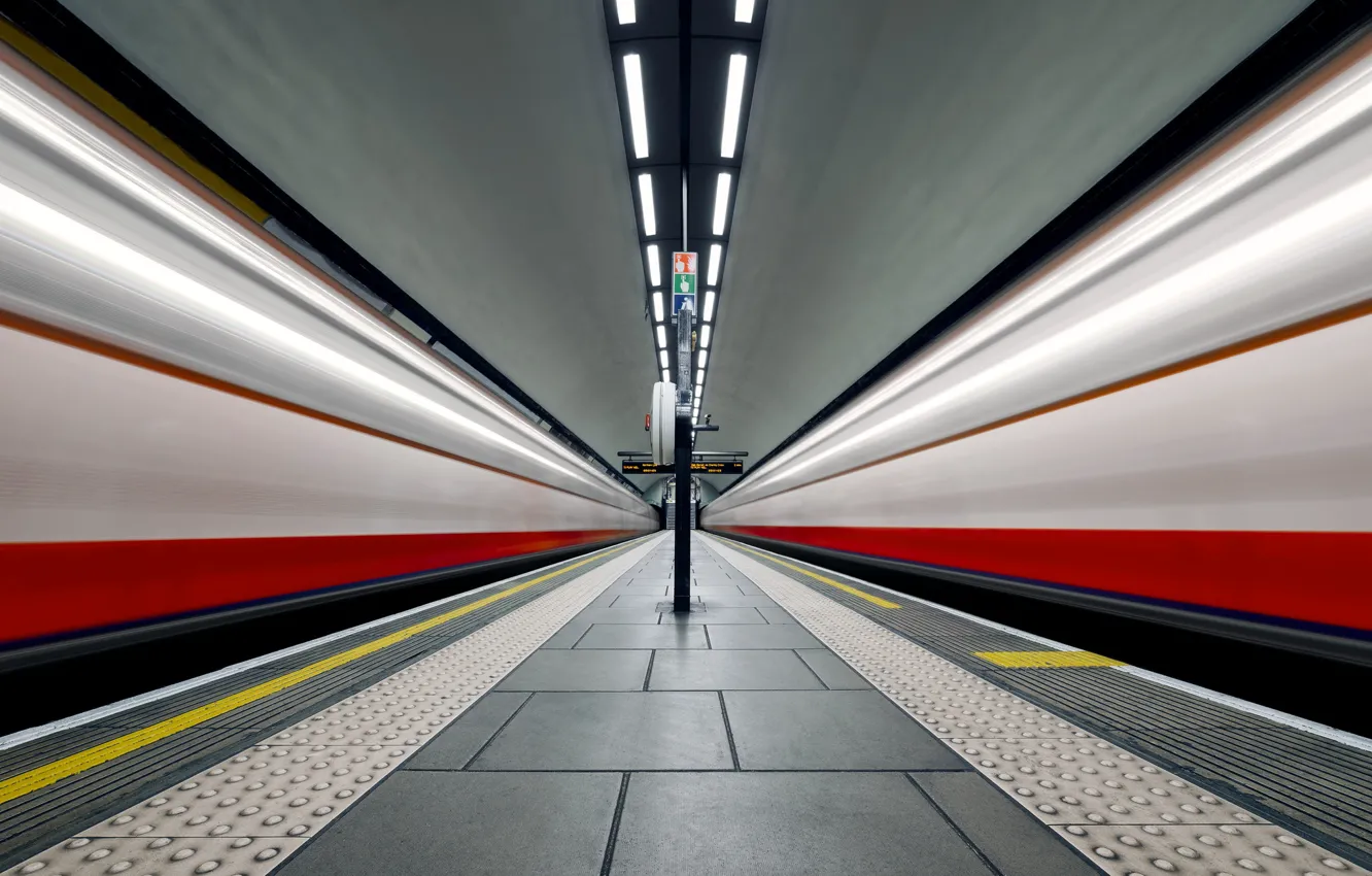 Photo wallpaper metro, England, London, station, Clapham Common