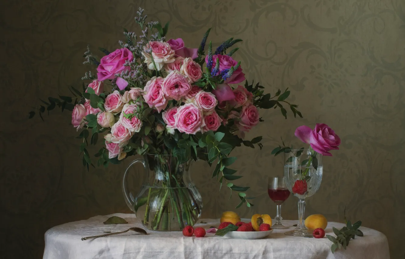 Photo wallpaper raspberry, glass, roses, bouquet, apricot