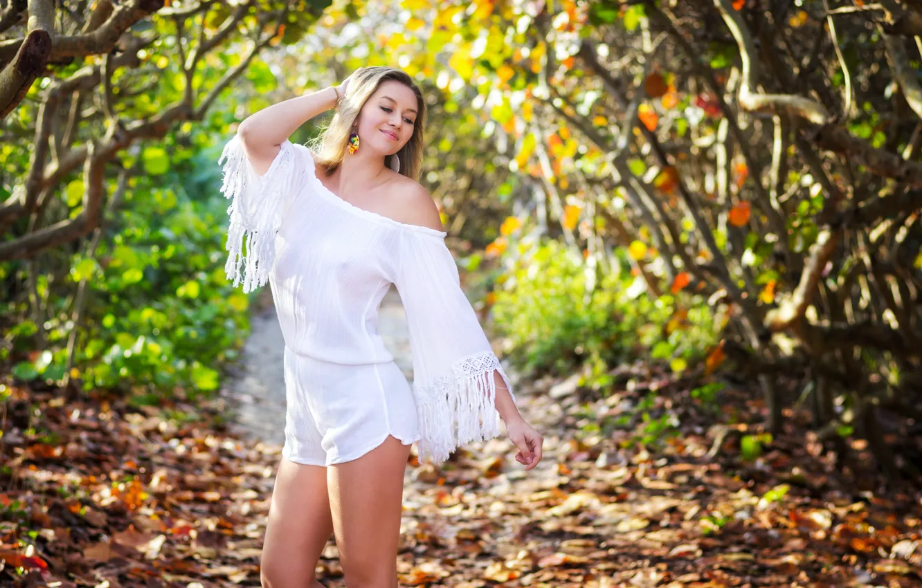 Photo wallpaper summer, girl, face, smile, style, legs