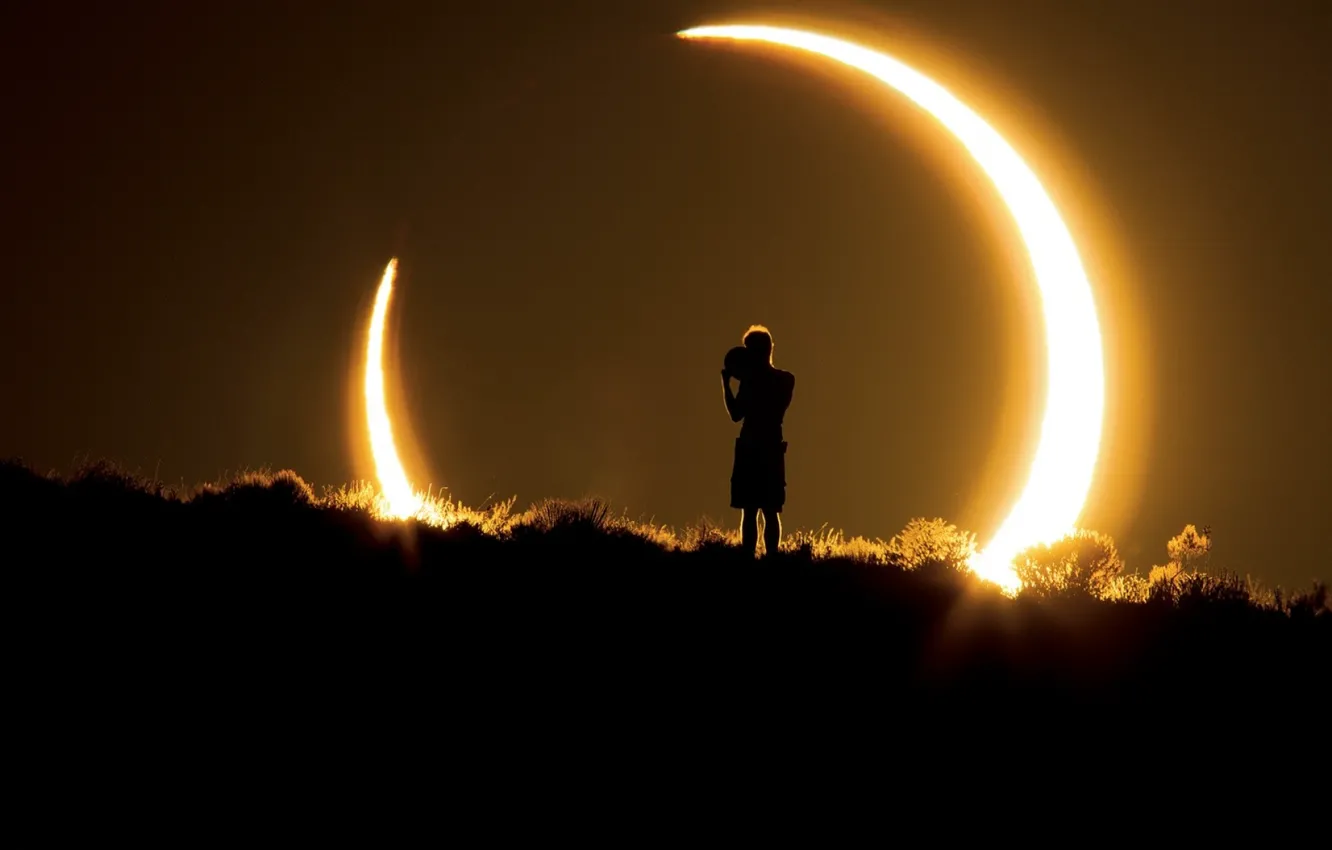 Photo wallpaper moon, National Geographic, nature, photographer, sun, man, silhouettes, solar eclipse