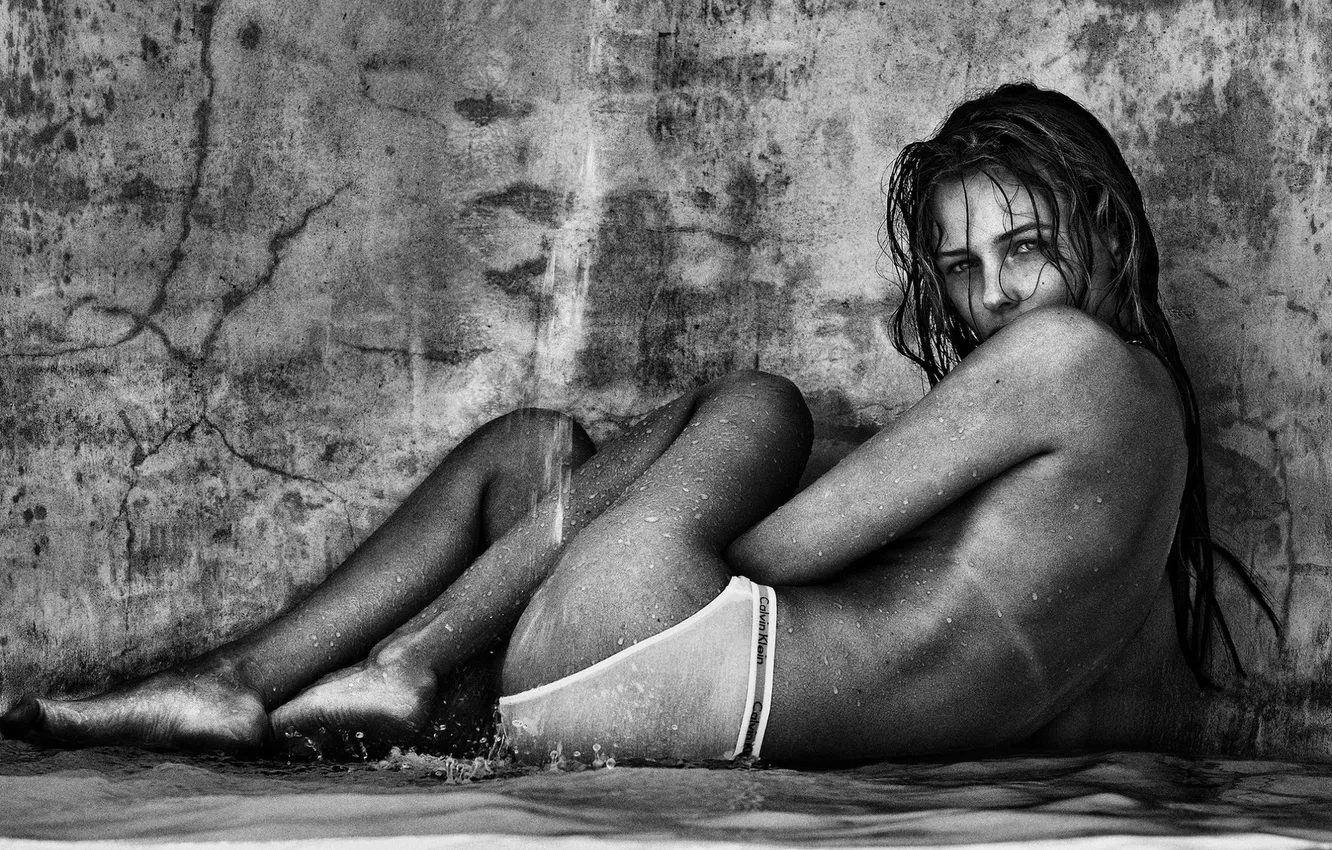 Photo wallpaper model, linen, girl, water, black-and-white background, Calvin Klein, Lithuania, Kaunas