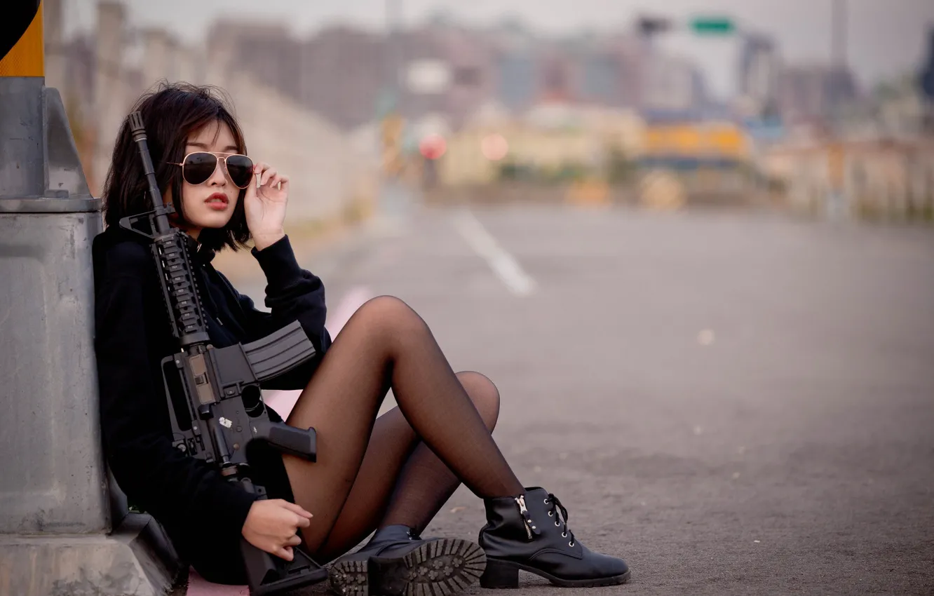 Photo wallpaper girl, face, weapons, model, glasses, legs