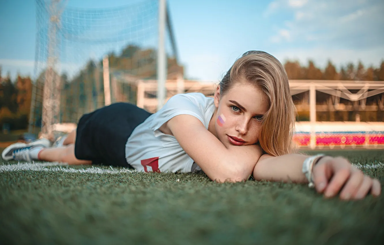 Photo wallpaper grass, look, pose, lawn, Girl, t-shirt, lies, Sasha Rusko