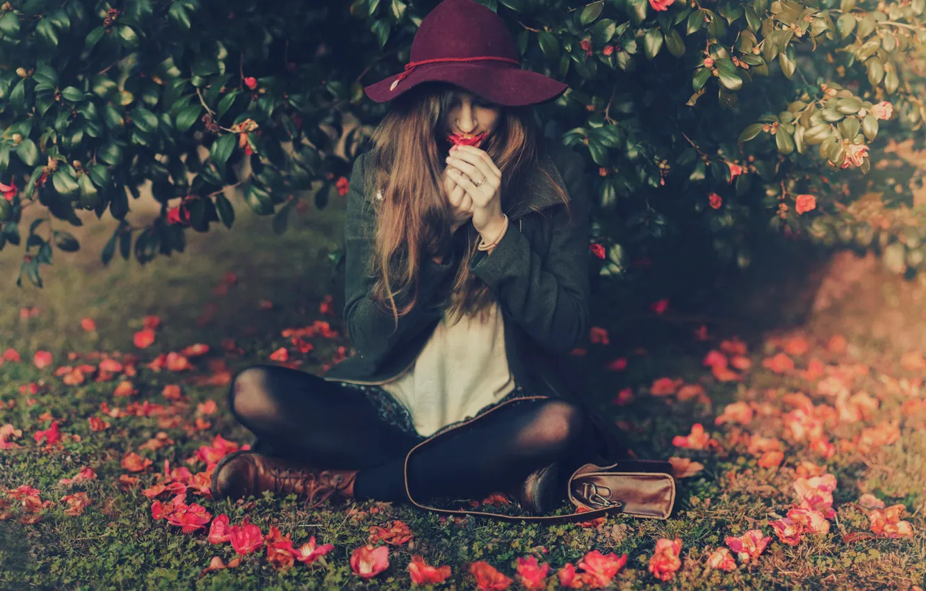 Photo wallpaper girl, mood, hat, petals, flowers, Barbora
