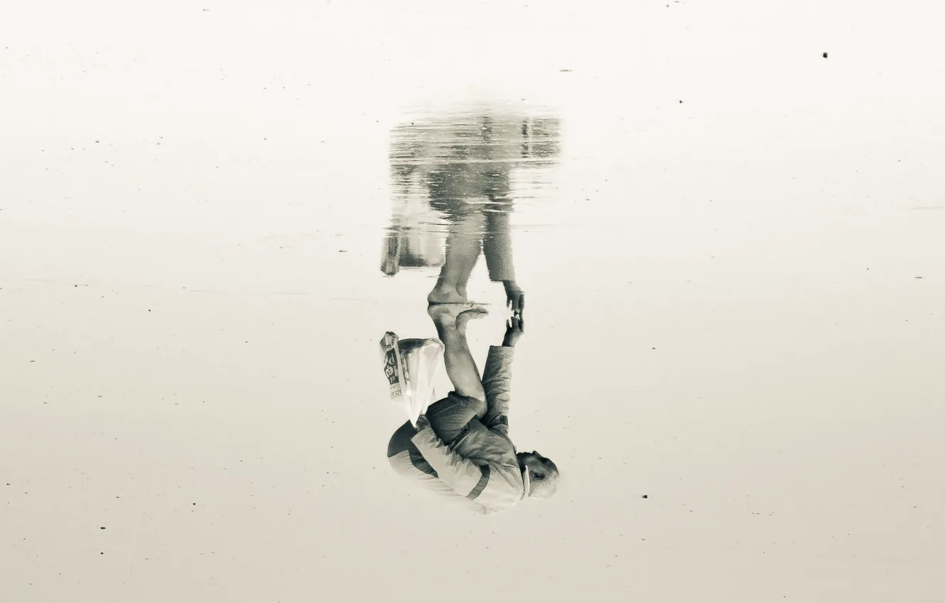 Photo wallpaper reflection, mirror, the old man