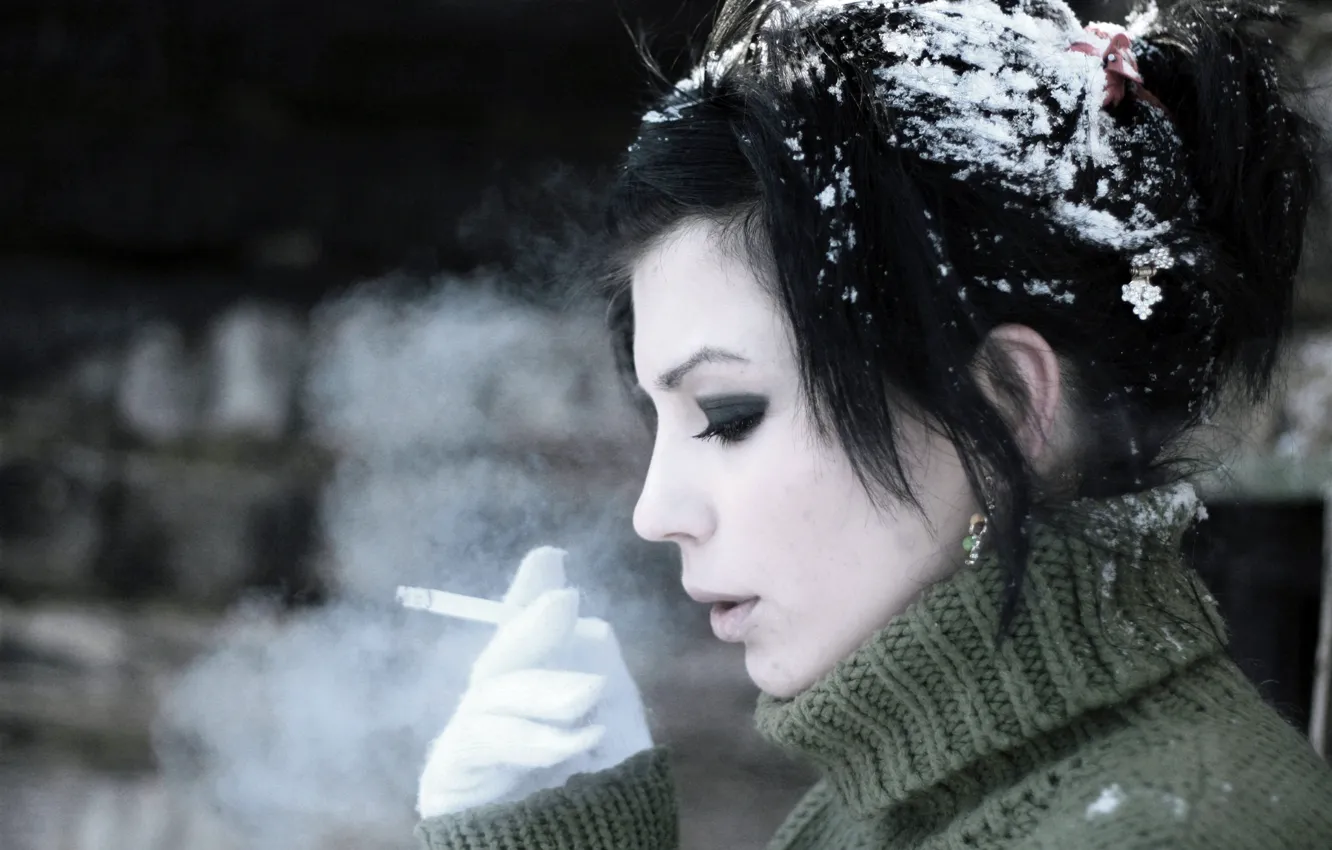 Photo wallpaper cold, winter, snow, face, smoke, brunette, frost, cigarette