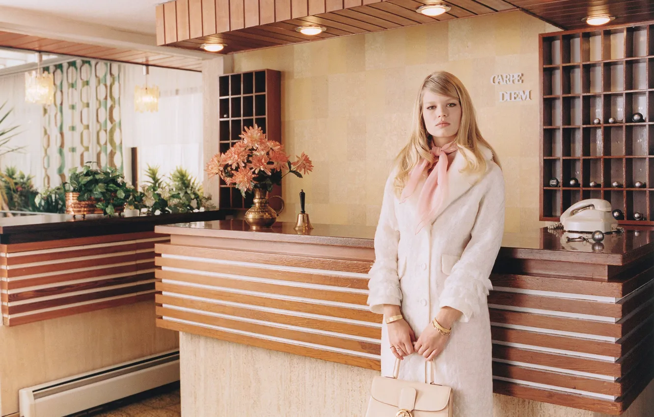 Photo wallpaper hairstyle, blonde, photographer, handbag, scarf, coat, in white, German