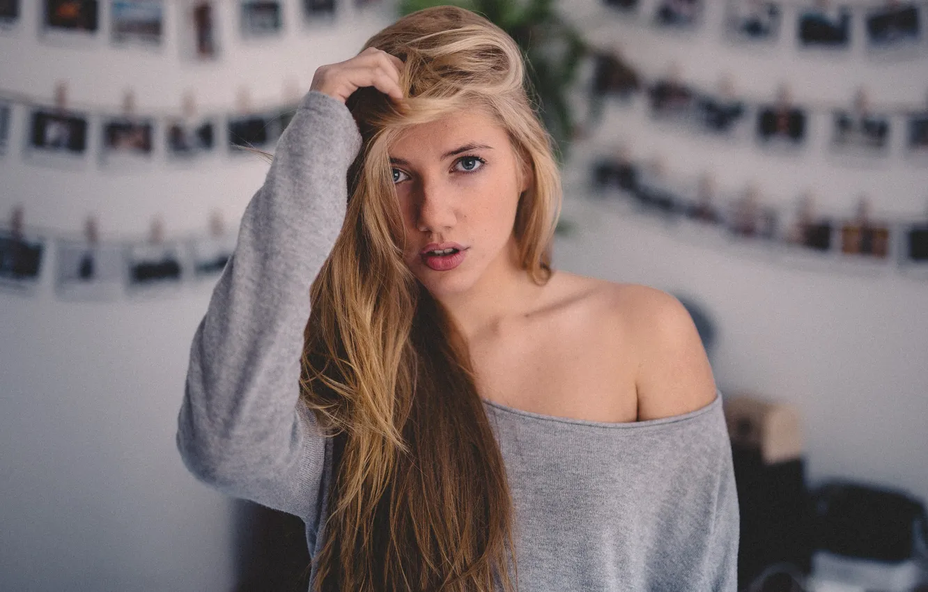 Photo wallpaper look, girl, pose, background, model, portrait, hands, makeup