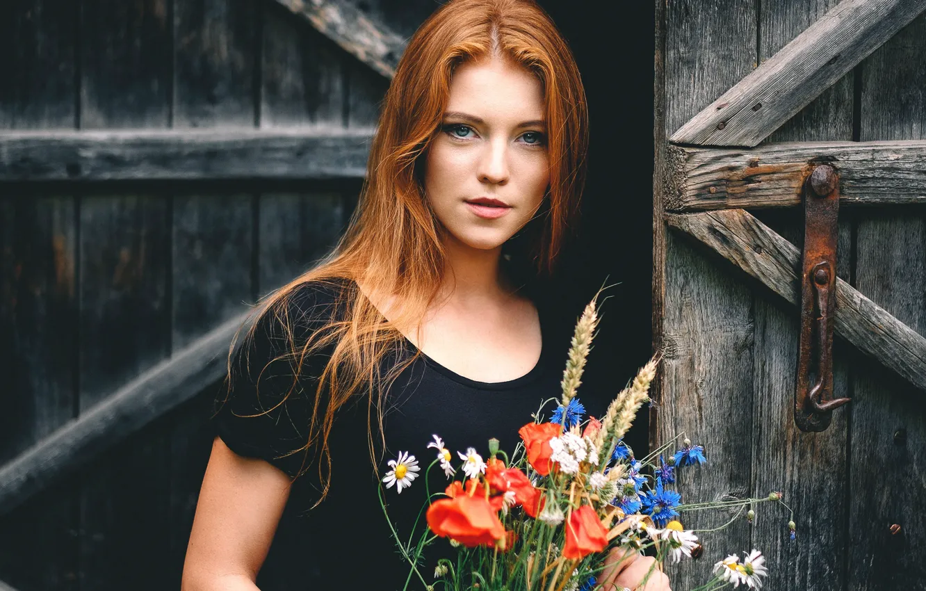 Photo wallpaper look, bouquet, the door, red-haired beauty