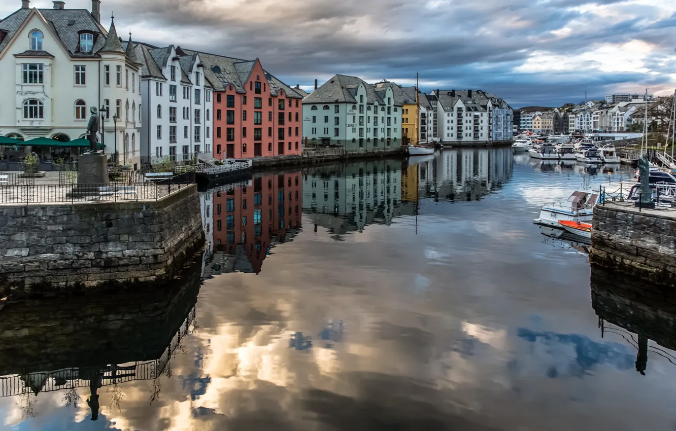 Photo wallpaper Norway, reflection, Norway, Ålesund, Alesund