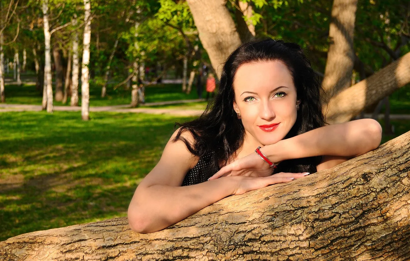 Photo wallpaper greens, grass, look, trees, face, Park, brunette