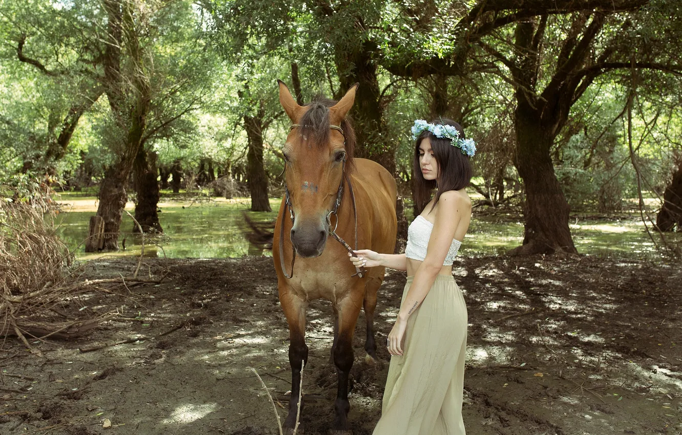 Photo wallpaper horse, brunette, wreath