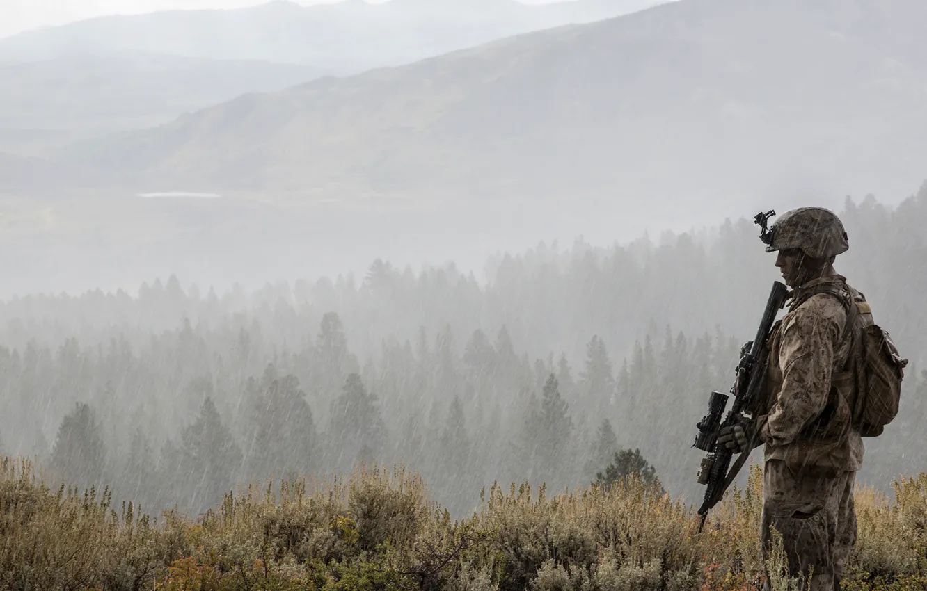 Photo wallpaper weapons, rain, soldiers