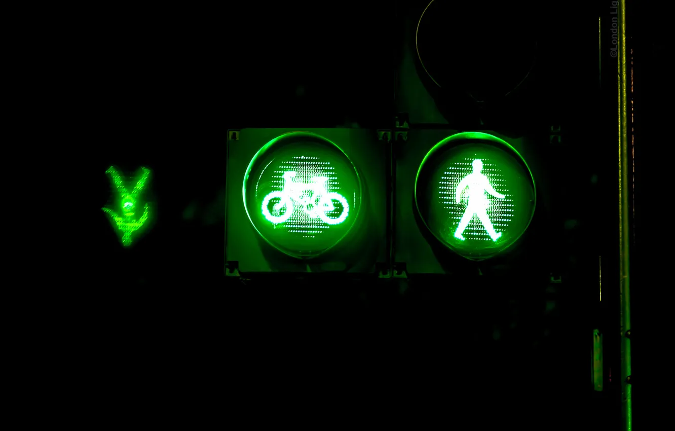 Photo wallpaper macro, light, night, the city, green, sign, traffic light, cyclist