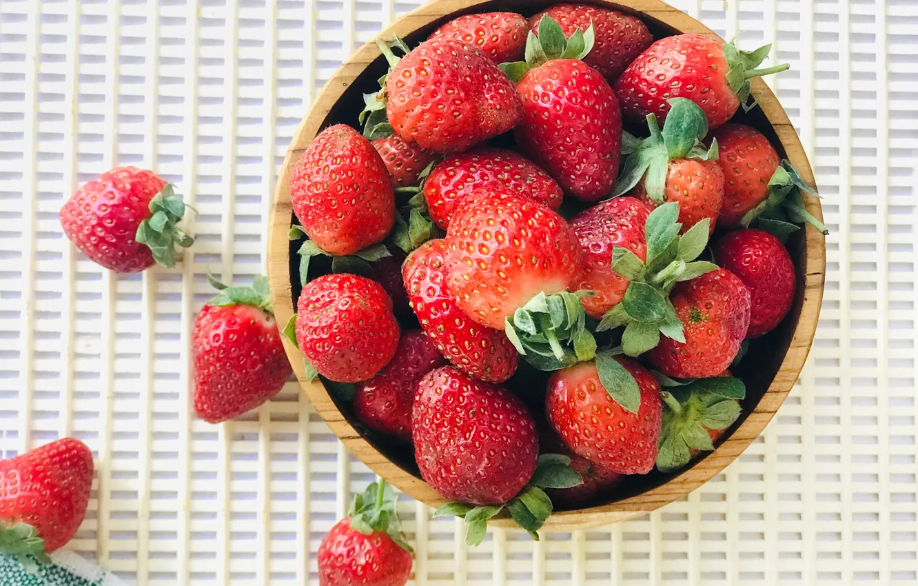 Photo wallpaper berries, table, strawberry, white background, bowl, placer